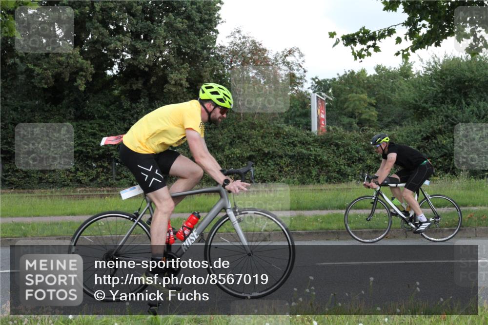 10.08.2025 - GEWOBA Citytriathlon Bremen Yannick Fuchs http://msf.ph/oto/8567019 10.08.2025 12:27:25 Radfahren 568, 586, 633, 792, 835, 918, 929, 962, 1038 meine-sportfotos.de