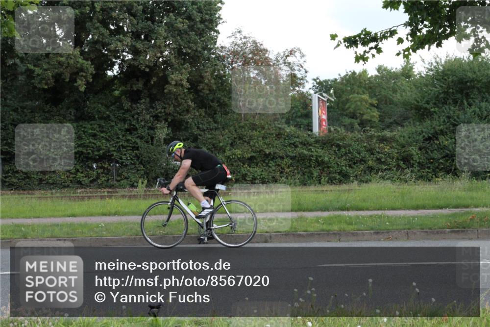 10.08.2025 - GEWOBA Citytriathlon Bremen Yannick Fuchs http://msf.ph/oto/8567020 10.08.2025 12:27:25 Radfahren 568, 586, 633, 792, 835, 918, 929, 962, 1038 meine-sportfotos.de