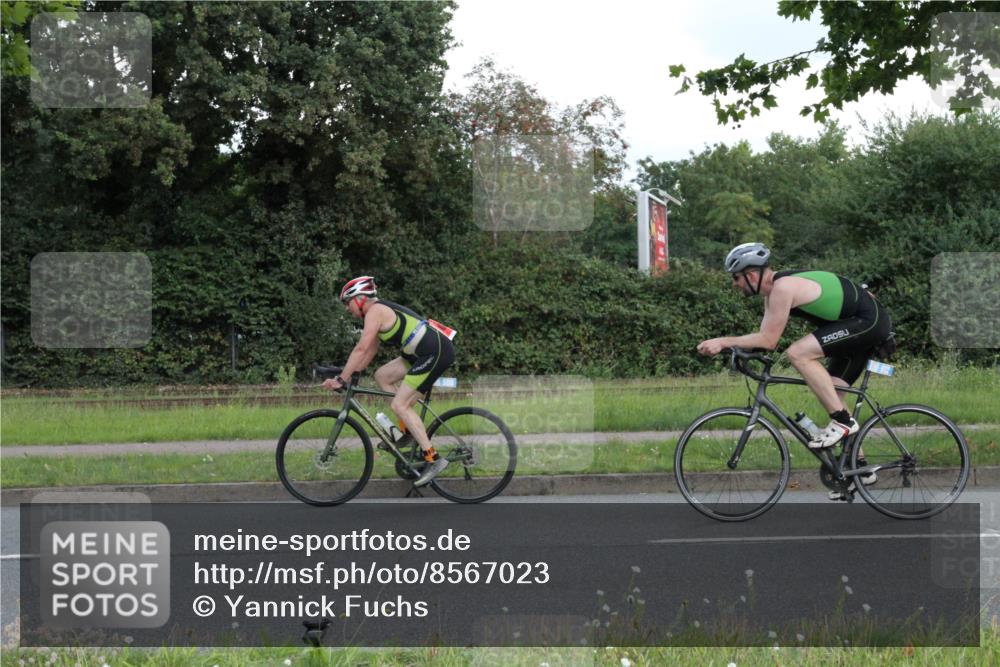 10.08.2025 - GEWOBA Citytriathlon Bremen Yannick Fuchs http://msf.ph/oto/8567023 10.08.2025 12:27:32 Radfahren 568, 586, 633, 647, 792, 835, 929, 962, 1038 meine-sportfotos.de
