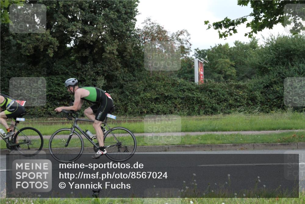 10.08.2025 - GEWOBA Citytriathlon Bremen Yannick Fuchs http://msf.ph/oto/8567024 10.08.2025 12:27:32 Radfahren 568, 586, 633, 647, 792, 835, 929, 962, 1038 meine-sportfotos.de
