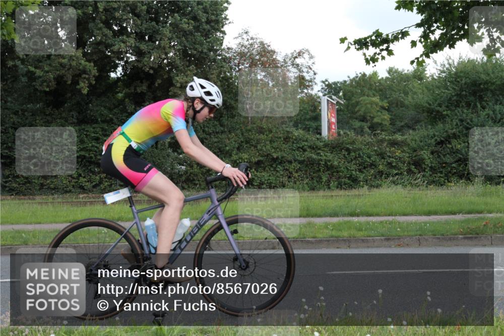 10.08.2025 - GEWOBA Citytriathlon Bremen Yannick Fuchs http://msf.ph/oto/8567026 10.08.2025 12:27:35 Radfahren 568, 586, 647, 792, 835, 929, 1038 meine-sportfotos.de