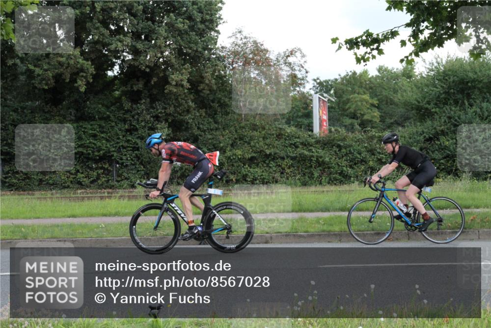 10.08.2025 - GEWOBA Citytriathlon Bremen Yannick Fuchs http://msf.ph/oto/8567028 10.08.2025 12:27:38 Radfahren 568, 647, 792, 819, 835, 929, 963, 1038 meine-sportfotos.de