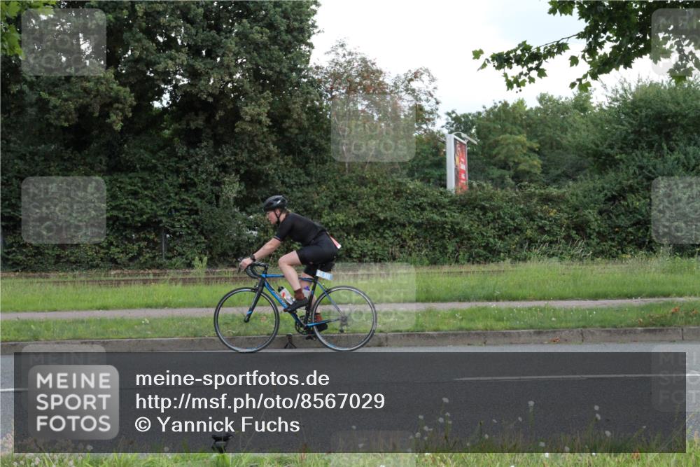 10.08.2025 - GEWOBA Citytriathlon Bremen Yannick Fuchs http://msf.ph/oto/8567029 10.08.2025 12:27:38 Radfahren 568, 647, 792, 819, 835, 929, 963, 1038 meine-sportfotos.de
