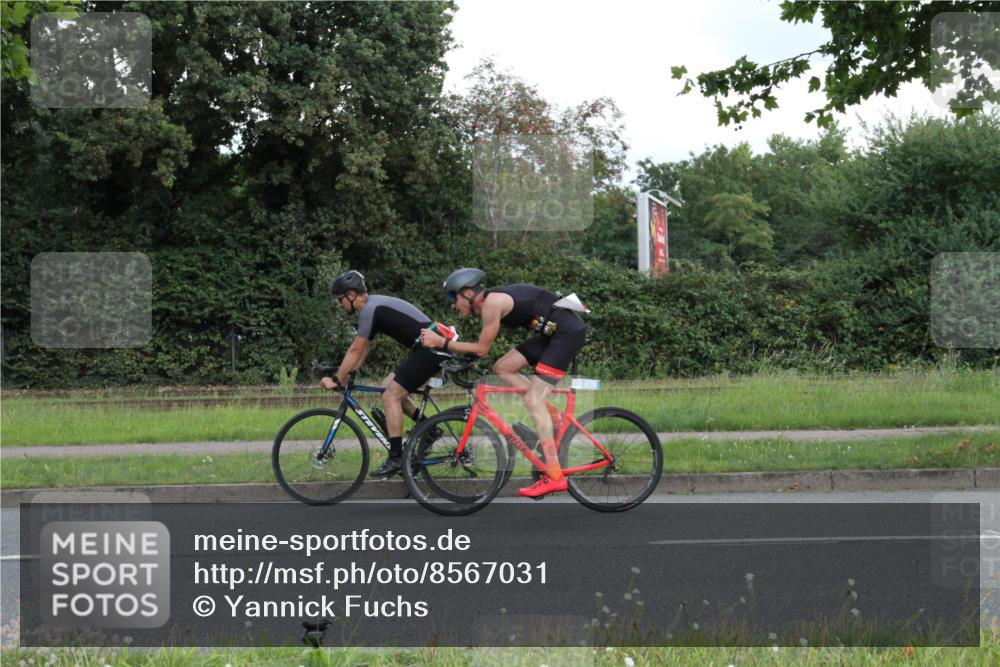 10.08.2025 - GEWOBA Citytriathlon Bremen Yannick Fuchs http://msf.ph/oto/8567031 10.08.2025 12:27:41 Radfahren 568, 647, 669, 819, 835, 929, 963, 1038 meine-sportfotos.de