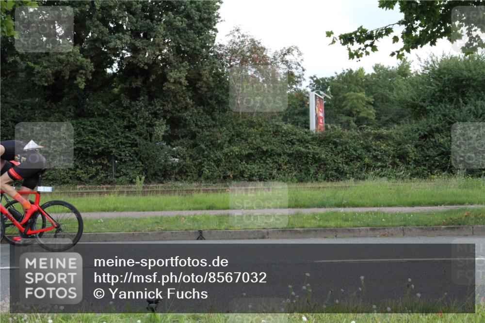 10.08.2025 - GEWOBA Citytriathlon Bremen Yannick Fuchs http://msf.ph/oto/8567032 10.08.2025 12:27:42 Radfahren 568, 647, 669, 819, 835, 929, 963, 1038 meine-sportfotos.de