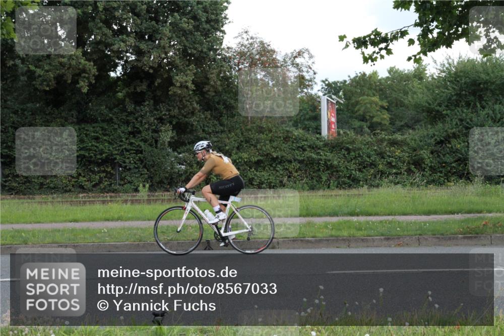 10.08.2025 - GEWOBA Citytriathlon Bremen Yannick Fuchs http://msf.ph/oto/8567033 10.08.2025 12:27:56 Radfahren 593, 669, 674, 676, 697, 712, 713, 716, 800, 819, 885, 907, 963 meine-sportfotos.de