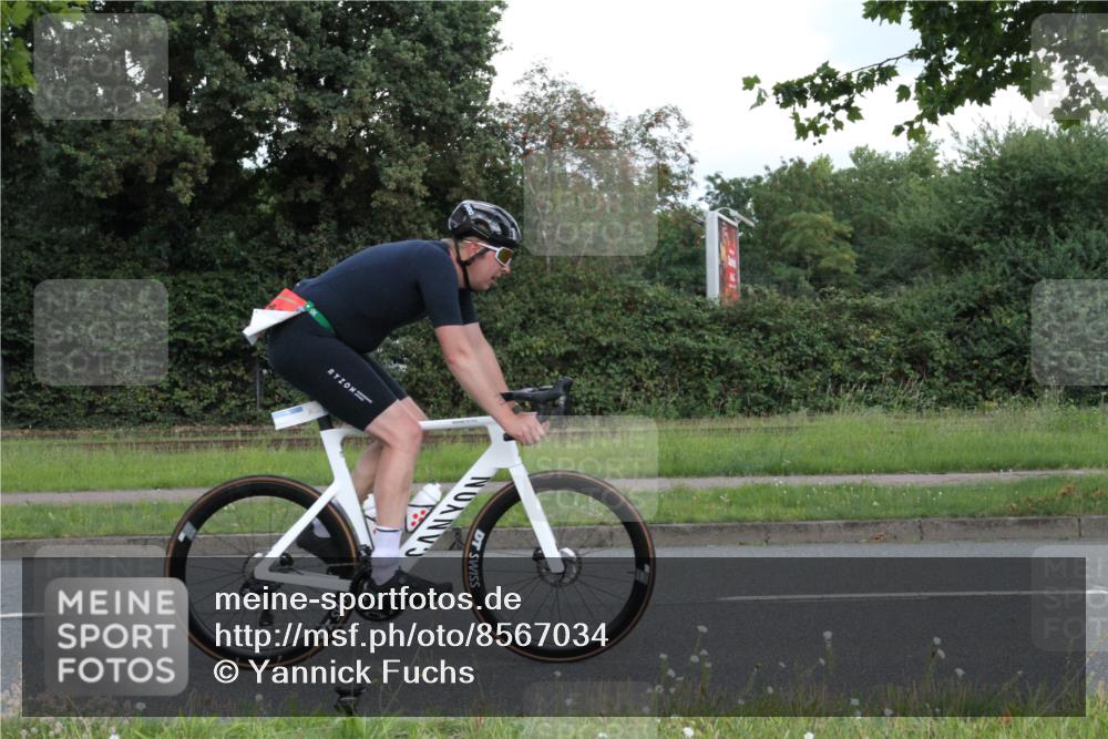 10.08.2025 - GEWOBA Citytriathlon Bremen Yannick Fuchs http://msf.ph/oto/8567034 10.08.2025 12:27:56 Radfahren 593, 669, 674, 676, 697, 712, 713, 716, 800, 819, 885, 907, 963 meine-sportfotos.de