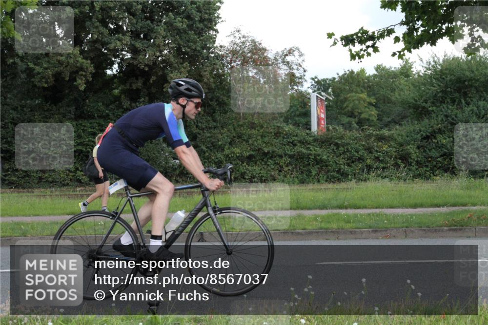 10.08.2025 - GEWOBA Citytriathlon Bremen Yannick Fuchs http://msf.ph/oto/8567037 10.08.2025 12:28:00 Radfahren 593, 651, 669, 674, 676, 697, 712, 713, 716, 800, 819, 885, 907, 963 meine-sportfotos.de