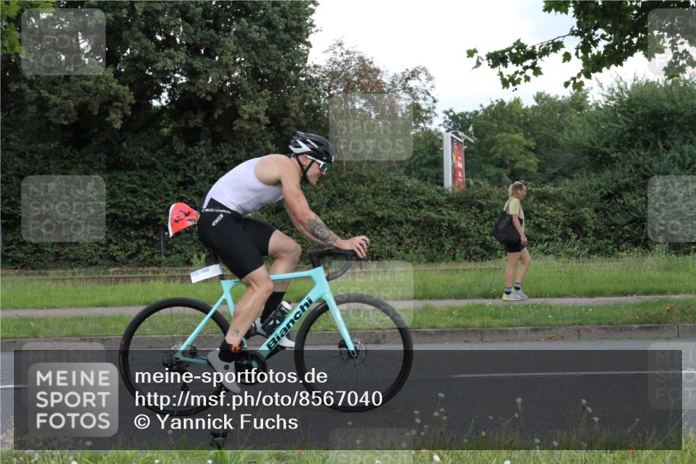 10.08.2025 - GEWOBA Citytriathlon Bremen Yannick Fuchs http://msf.ph/oto/8567040 10.08.2025 12:28:04 Radfahren 593, 651, 669, 674, 676, 697, 712, 713, 716, 748, 800, 885, 898, 907 meine-sportfotos.de