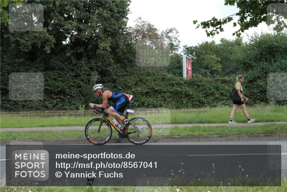 10.08.2025 - GEWOBA Citytriathlon Bremen Yannick Fuchs http://msf.ph/oto/8567041 10.08.2025 12:28:04 Radfahren 593, 651, 669, 674, 676, 697, 712, 713, 716, 748, 800, 885, 898, 907 meine-sportfotos.de