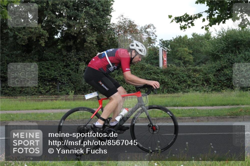 10.08.2025 - GEWOBA Citytriathlon Bremen Yannick Fuchs http://msf.ph/oto/8567045 10.08.2025 12:28:12 Radfahren 593, 651, 676, 685, 697, 713, 716, 748, 885, 898, 907 meine-sportfotos.de