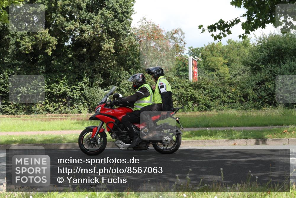 10.08.2025 - GEWOBA Citytriathlon Bremen Yannick Fuchs http://msf.ph/oto/8567063 10.08.2025 12:28:32 Radfahren 612, 622, 625, 629, 685, 732, 812, 816, 828, 941, 980, 981 meine-sportfotos.de