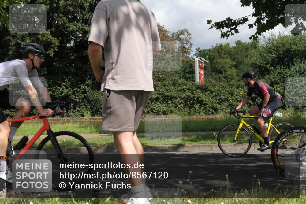 10.08.2025 - GEWOBA Citytriathlon Bremen Yannick Fuchs http://msf.ph/oto/8567120 10.08.2025 12:28:53 Radfahren 573, 659, 851 meine-sportfotos.de