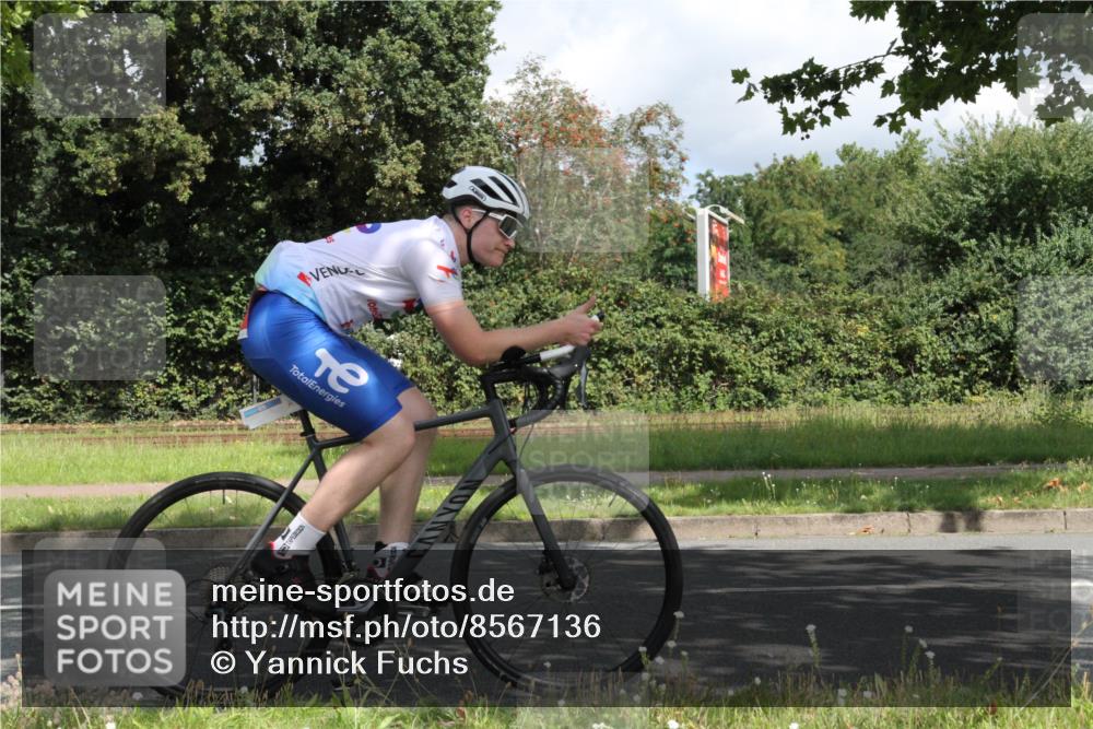 10.08.2025 - GEWOBA Citytriathlon Bremen Yannick Fuchs http://msf.ph/oto/8567136 10.08.2025 12:29:15 Radfahren 576, 583, 605, 656, 679, 799, 1007, 1030 meine-sportfotos.de