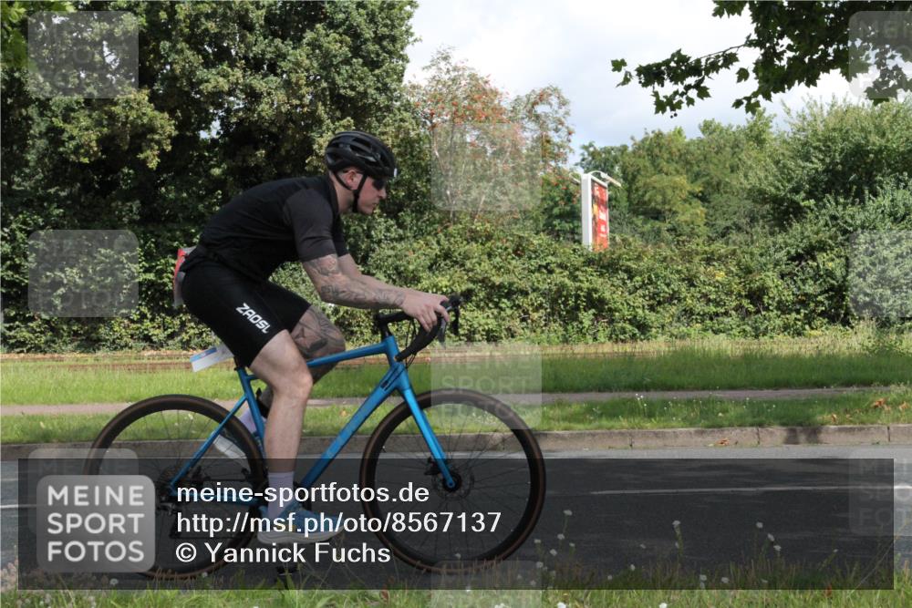 10.08.2025 - GEWOBA Citytriathlon Bremen Yannick Fuchs http://msf.ph/oto/8567137 10.08.2025 12:29:16 Radfahren 576, 583, 605, 656, 679, 799, 1007, 1030 meine-sportfotos.de