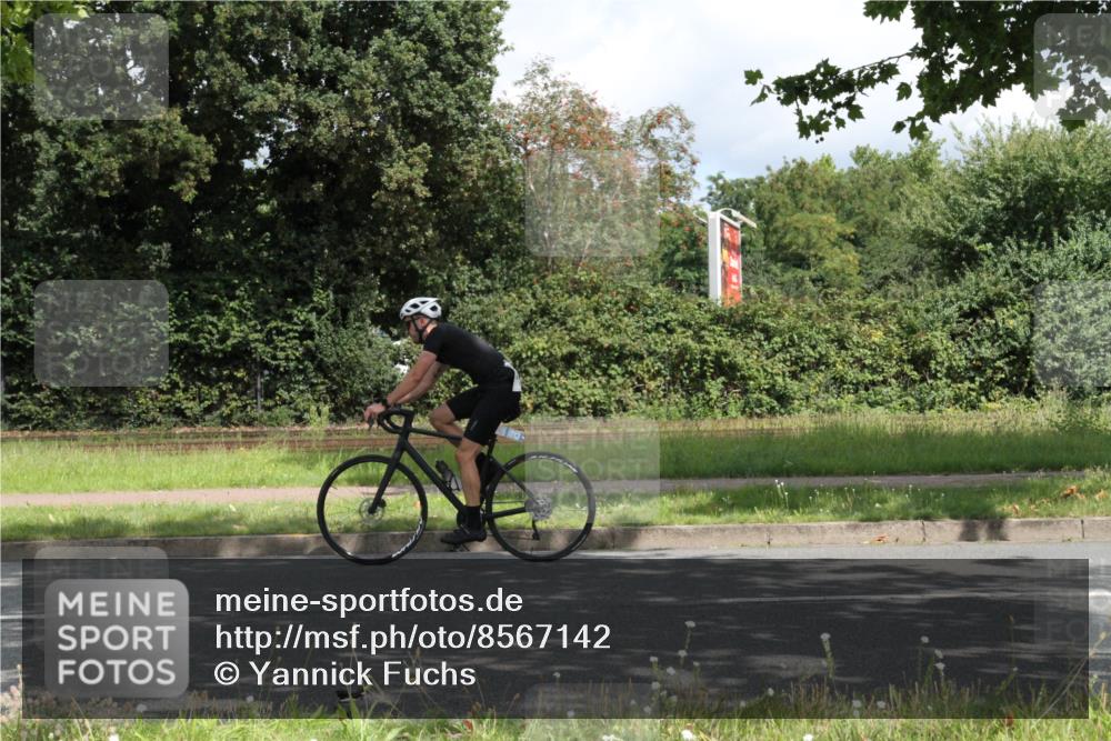 10.08.2025 - GEWOBA Citytriathlon Bremen Yannick Fuchs http://msf.ph/oto/8567142 10.08.2025 12:29:22 Radfahren 576, 583, 605, 656, 679, 687, 771, 799, 927, 1007, 1030 meine-sportfotos.de