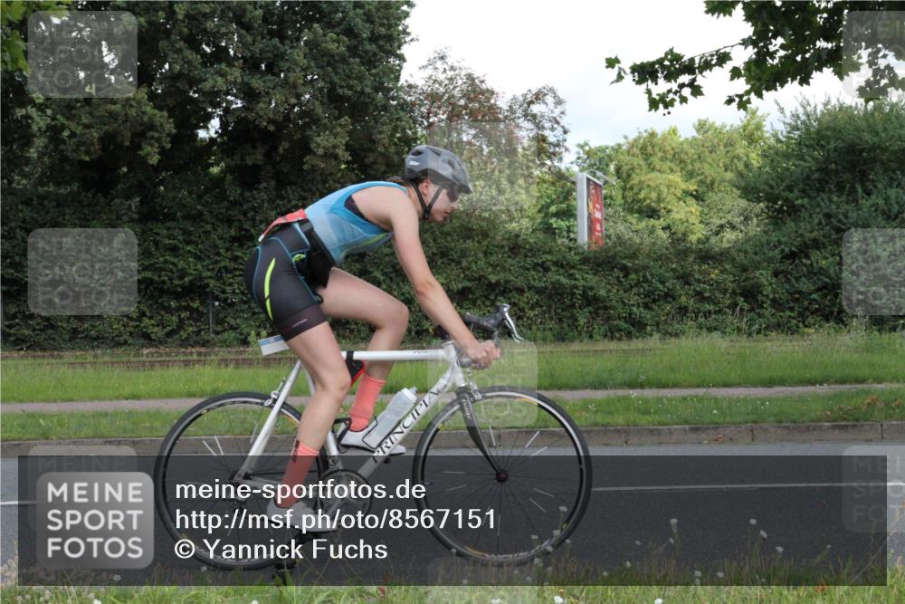 10.08.2025 - GEWOBA Citytriathlon Bremen Yannick Fuchs http://msf.ph/oto/8567151 10.08.2025 12:29:36 Radfahren 645, 679, 687, 751, 771, 922, 927, 1030 meine-sportfotos.de