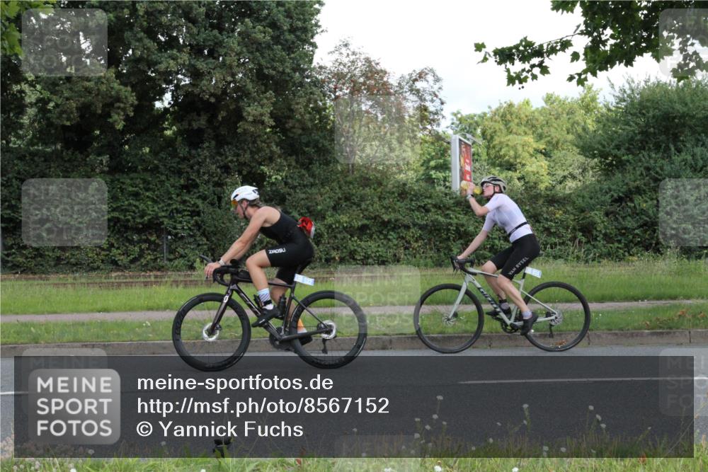 10.08.2025 - GEWOBA Citytriathlon Bremen Yannick Fuchs http://msf.ph/oto/8567152 10.08.2025 12:29:37 Radfahren 645, 679, 687, 751, 771, 922, 927, 1030 meine-sportfotos.de