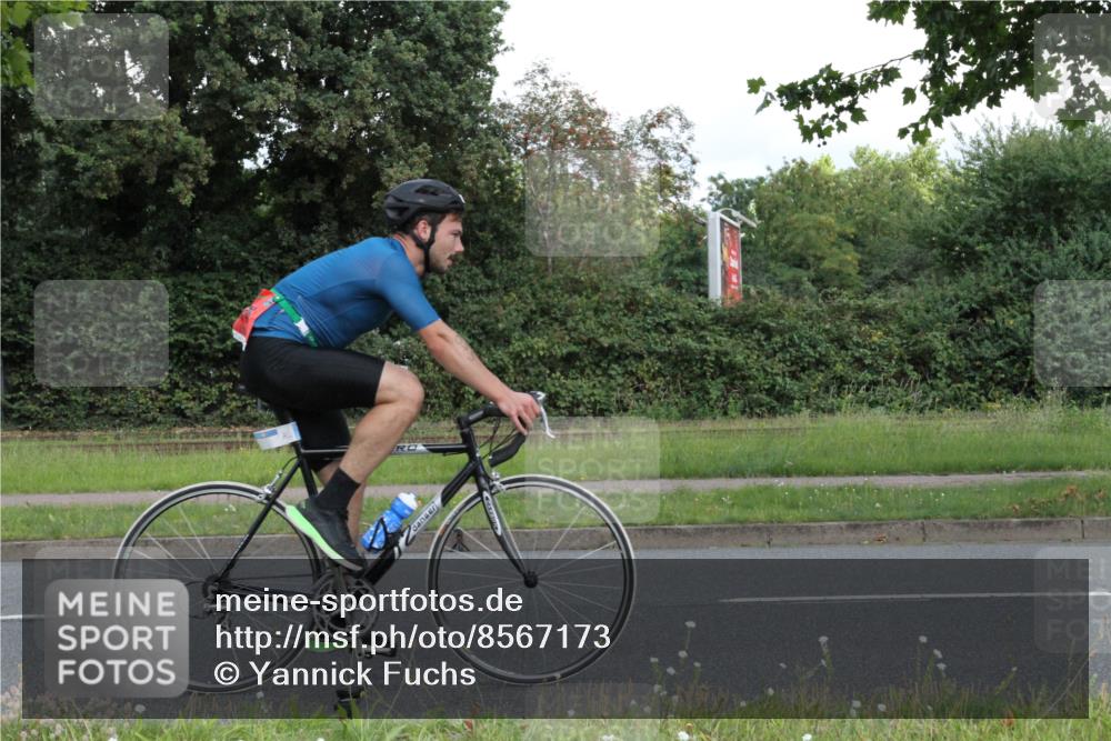 10.08.2025 - GEWOBA Citytriathlon Bremen Yannick Fuchs http://msf.ph/oto/8567173 10.08.2025 12:30:01 Radfahren 640, 675, 688, 699, 717, 760, 769, 875, 884, 942, 960 meine-sportfotos.de