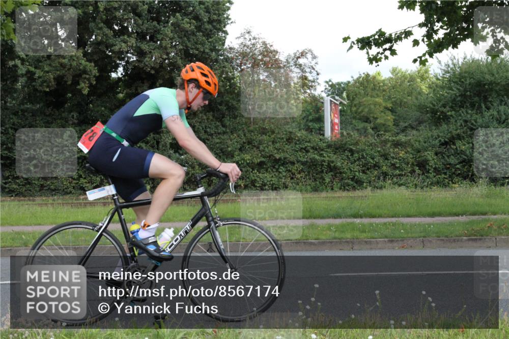10.08.2025 - GEWOBA Citytriathlon Bremen Yannick Fuchs http://msf.ph/oto/8567174 10.08.2025 12:30:02 Radfahren 640, 675, 688, 699, 717, 760, 769, 875, 884, 942, 960, 1013 meine-sportfotos.de