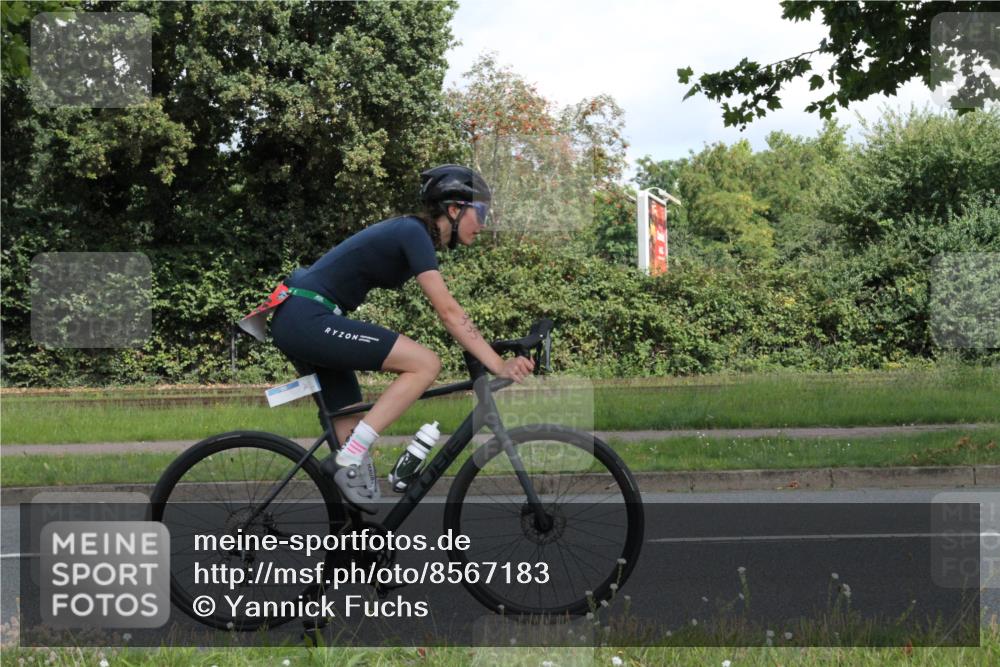 10.08.2025 - GEWOBA Citytriathlon Bremen Yannick Fuchs http://msf.ph/oto/8567183 10.08.2025 12:30:16 Radfahren 640, 717, 722, 733, 745, 760, 769, 823, 875, 884, 935, 943, 960, 1013 meine-sportfotos.de