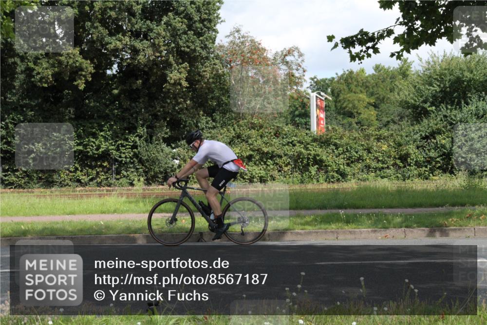 10.08.2025 - GEWOBA Citytriathlon Bremen Yannick Fuchs http://msf.ph/oto/8567187 10.08.2025 12:30:21 Radfahren 722, 733, 745, 760, 767, 823, 884, 932, 935, 943, 1013 meine-sportfotos.de