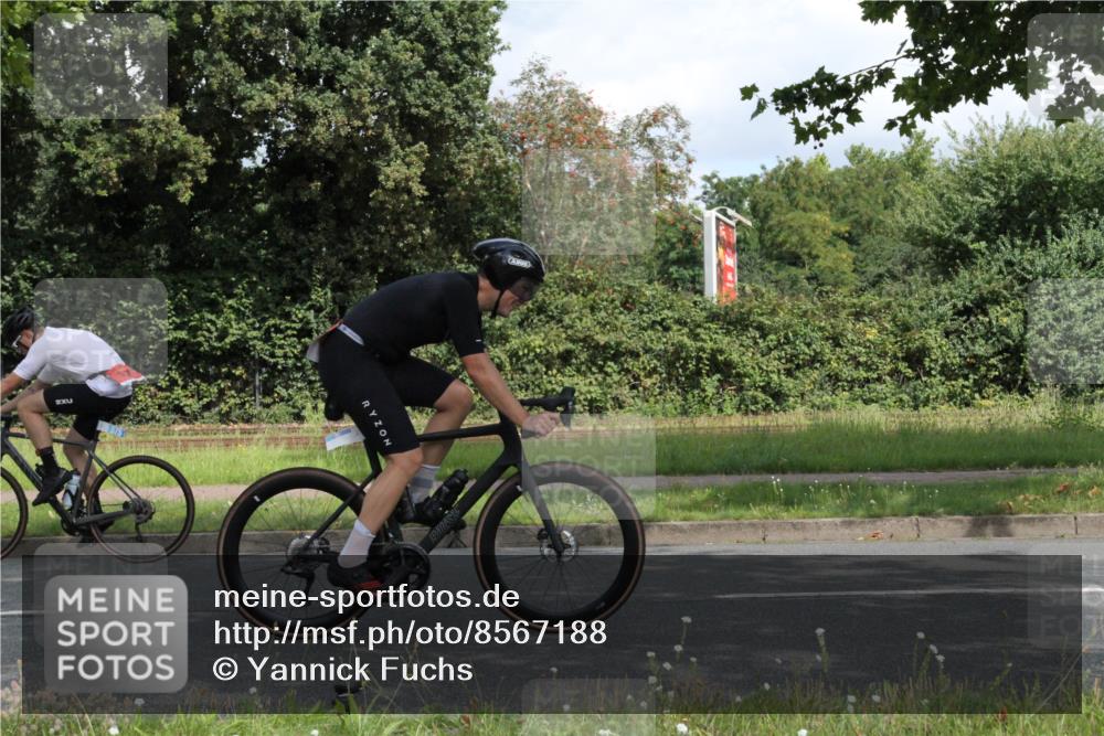 10.08.2025 - GEWOBA Citytriathlon Bremen Yannick Fuchs http://msf.ph/oto/8567188 10.08.2025 12:30:21 Radfahren 722, 733, 745, 760, 767, 823, 884, 932, 935, 943, 1013 meine-sportfotos.de