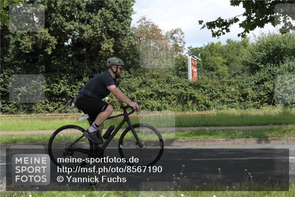 10.08.2025 - GEWOBA Citytriathlon Bremen Yannick Fuchs http://msf.ph/oto/8567190 10.08.2025 12:30:22 Radfahren 722, 733, 745, 760, 767, 823, 884, 932, 935, 943, 1013 meine-sportfotos.de