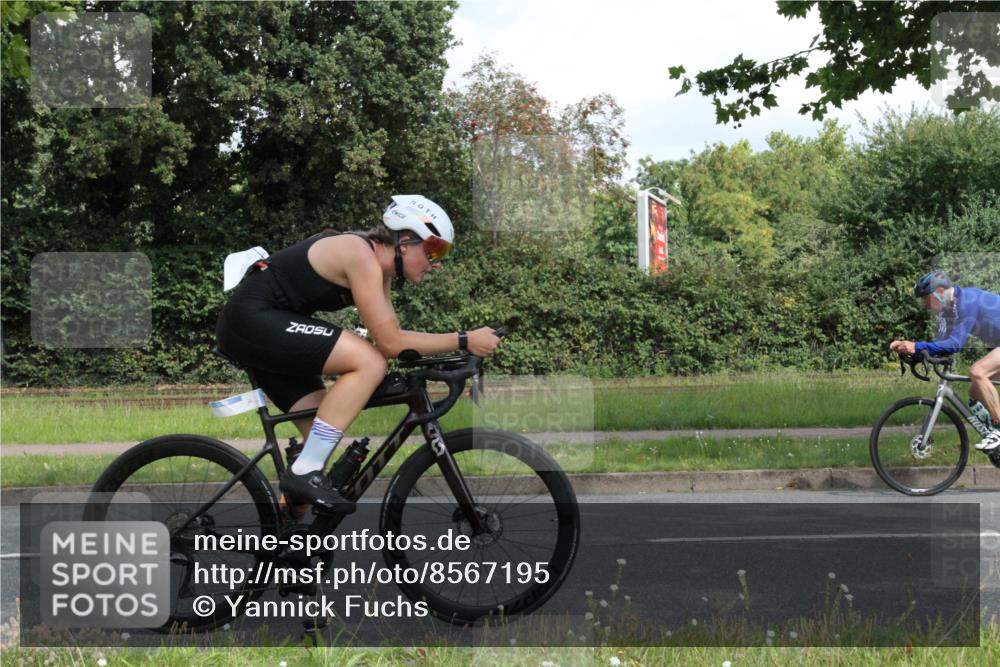 10.08.2025 - GEWOBA Citytriathlon Bremen Yannick Fuchs http://msf.ph/oto/8567195 10.08.2025 12:30:28 Radfahren 722, 733, 745, 767, 823, 924, 932, 935, 943, 1011 meine-sportfotos.de
