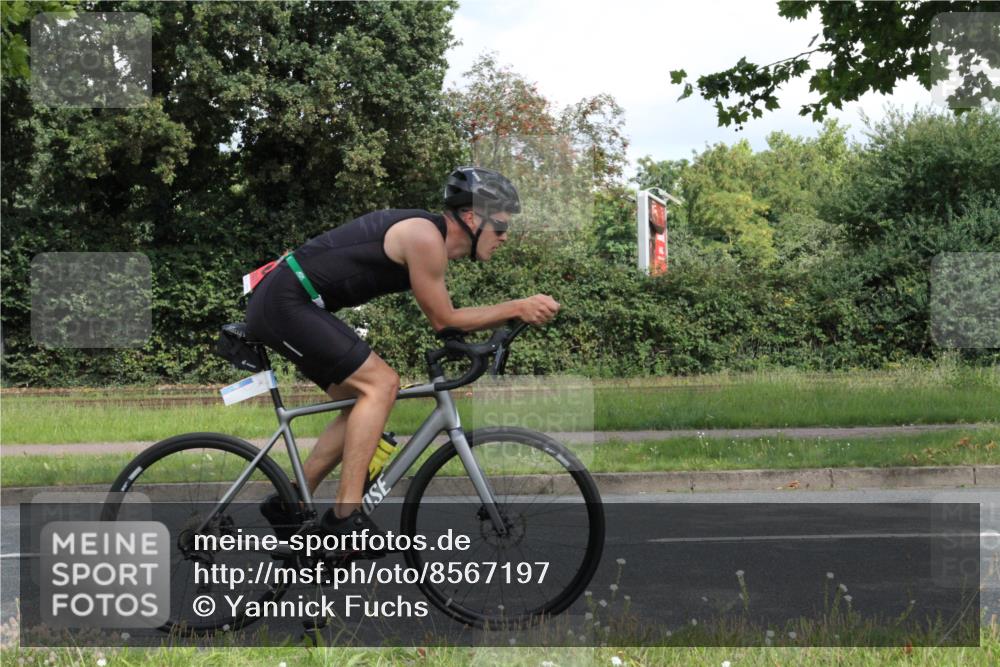 10.08.2025 - GEWOBA Citytriathlon Bremen Yannick Fuchs http://msf.ph/oto/8567197 10.08.2025 12:30:31 Radfahren 722, 733, 745, 767, 823, 924, 932, 937, 943, 1011 meine-sportfotos.de