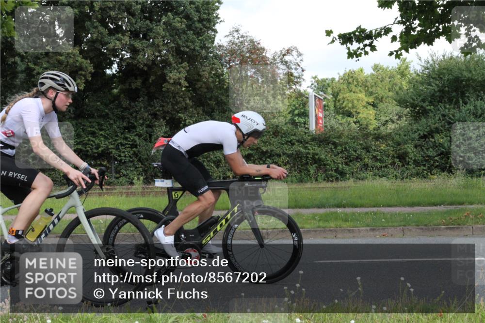 10.08.2025 - GEWOBA Citytriathlon Bremen Yannick Fuchs http://msf.ph/oto/8567202 10.08.2025 12:30:40 Radfahren 587, 752, 767, 916, 924, 932, 937, 951, 1011, 1020, 1022, 1026 meine-sportfotos.de