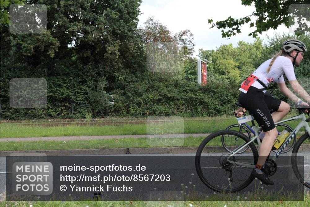 10.08.2025 - GEWOBA Citytriathlon Bremen Yannick Fuchs http://msf.ph/oto/8567203 10.08.2025 12:30:40 Radfahren 587, 752, 767, 916, 924, 932, 937, 951, 1011, 1020, 1022, 1026 meine-sportfotos.de