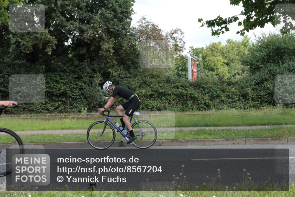 10.08.2025 - GEWOBA Citytriathlon Bremen Yannick Fuchs http://msf.ph/oto/8567204 10.08.2025 12:30:40 Radfahren 587, 752, 767, 916, 924, 932, 937, 951, 1011, 1020, 1022, 1026 meine-sportfotos.de