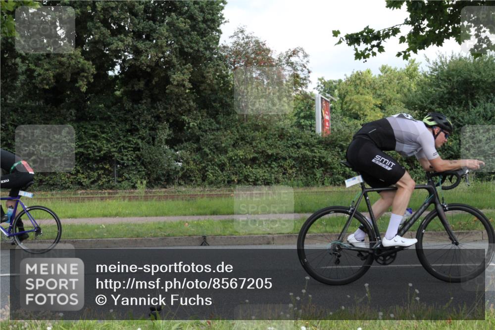 10.08.2025 - GEWOBA Citytriathlon Bremen Yannick Fuchs http://msf.ph/oto/8567205 10.08.2025 12:30:41 Radfahren 587, 752, 767, 916, 924, 932, 937, 951, 1011, 1020, 1022, 1026 meine-sportfotos.de