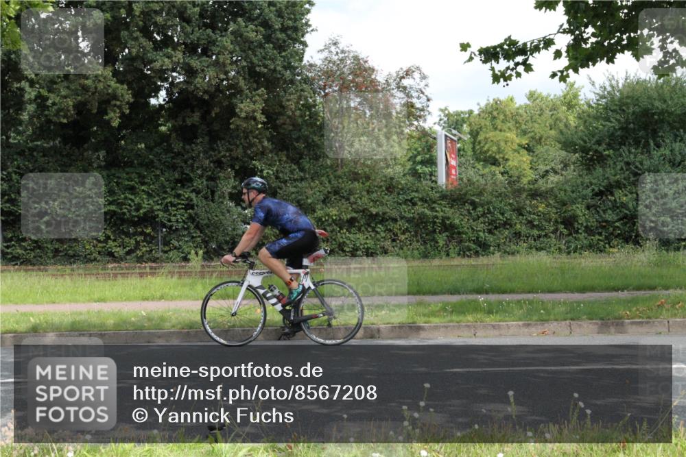 10.08.2025 - GEWOBA Citytriathlon Bremen Yannick Fuchs http://msf.ph/oto/8567208 10.08.2025 12:30:43 Radfahren 587, 752, 767, 916, 924, 937, 951, 1011, 1020, 1022, 1026 meine-sportfotos.de