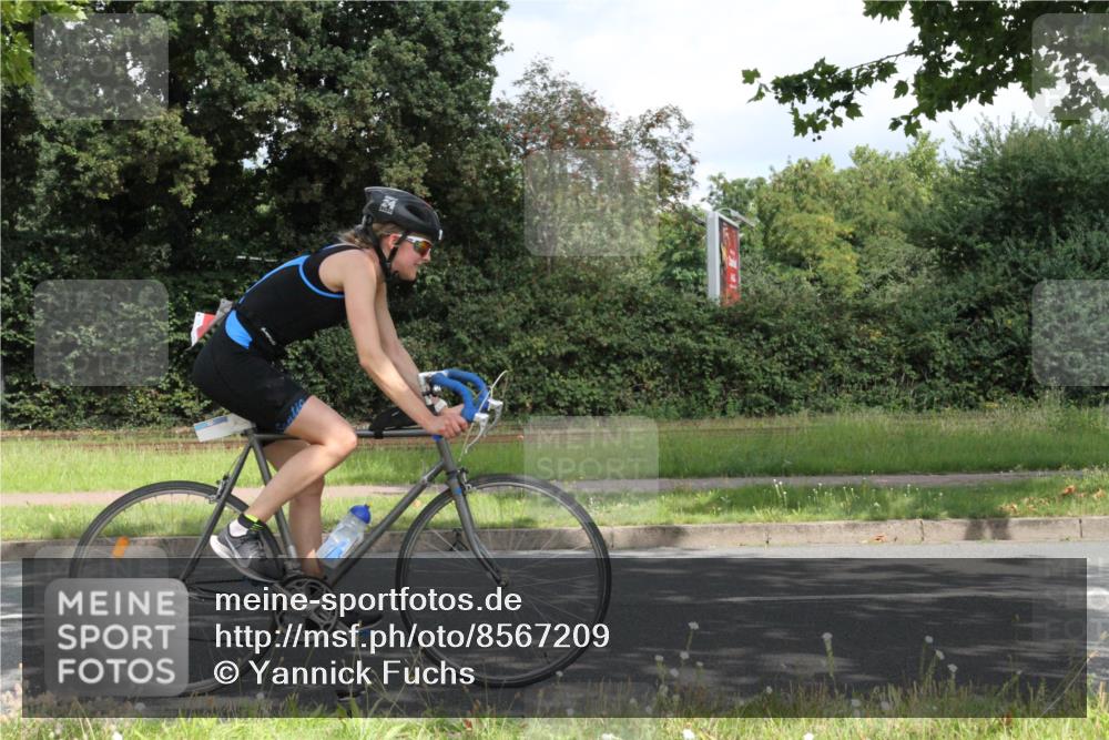 10.08.2025 - GEWOBA Citytriathlon Bremen Yannick Fuchs http://msf.ph/oto/8567209 10.08.2025 12:30:44 Radfahren 587, 752, 767, 916, 924, 937, 951, 1011, 1020, 1022, 1026 meine-sportfotos.de
