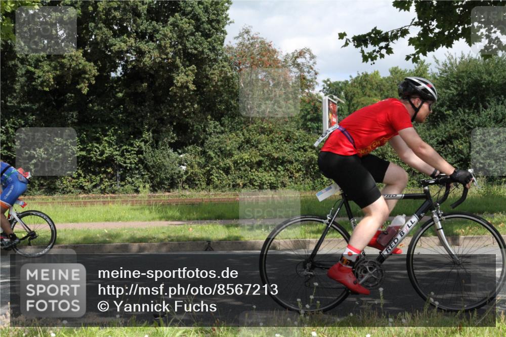 10.08.2025 - GEWOBA Citytriathlon Bremen Yannick Fuchs http://msf.ph/oto/8567213 10.08.2025 12:30:46 Radfahren 587, 752, 916, 924, 937, 951, 1011, 1020, 1022, 1026 meine-sportfotos.de