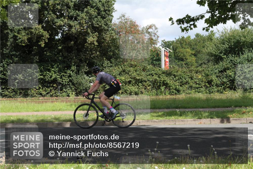 10.08.2025 - GEWOBA Citytriathlon Bremen Yannick Fuchs http://msf.ph/oto/8567219 10.08.2025 12:30:51 Radfahren 587, 752, 916, 937, 951, 1020, 1022, 1026 meine-sportfotos.de