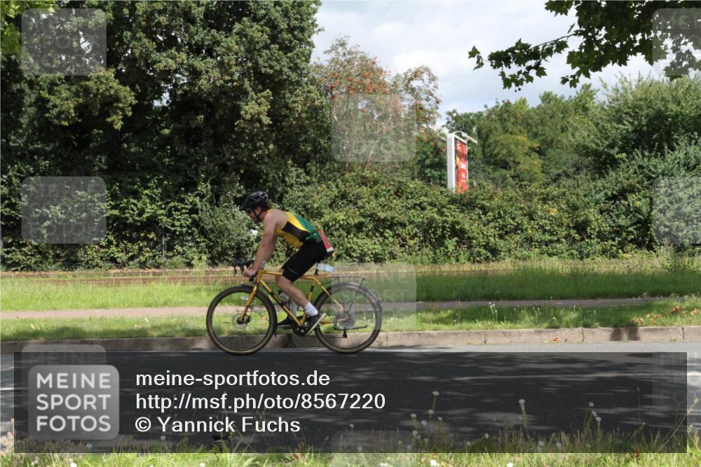10.08.2025 - GEWOBA Citytriathlon Bremen Yannick Fuchs http://msf.ph/oto/8567220 10.08.2025 12:30:52 Radfahren 587, 752, 916, 937, 951, 1020, 1022, 1026 meine-sportfotos.de