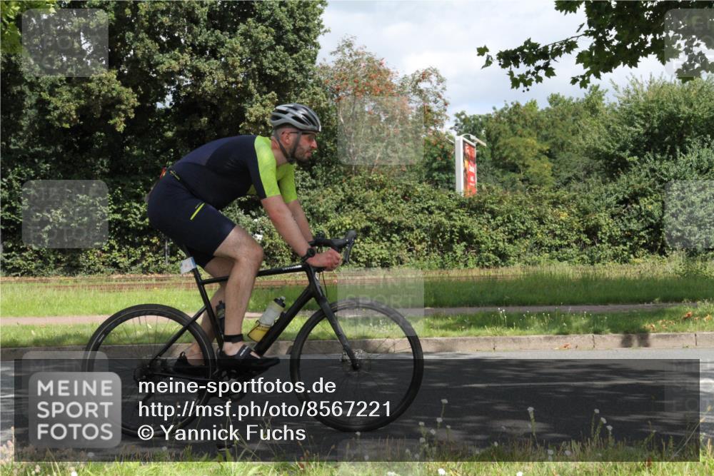 10.08.2025 - GEWOBA Citytriathlon Bremen Yannick Fuchs http://msf.ph/oto/8567221 10.08.2025 12:30:53 Radfahren 587, 752, 916, 937, 951, 1020, 1022, 1026 meine-sportfotos.de