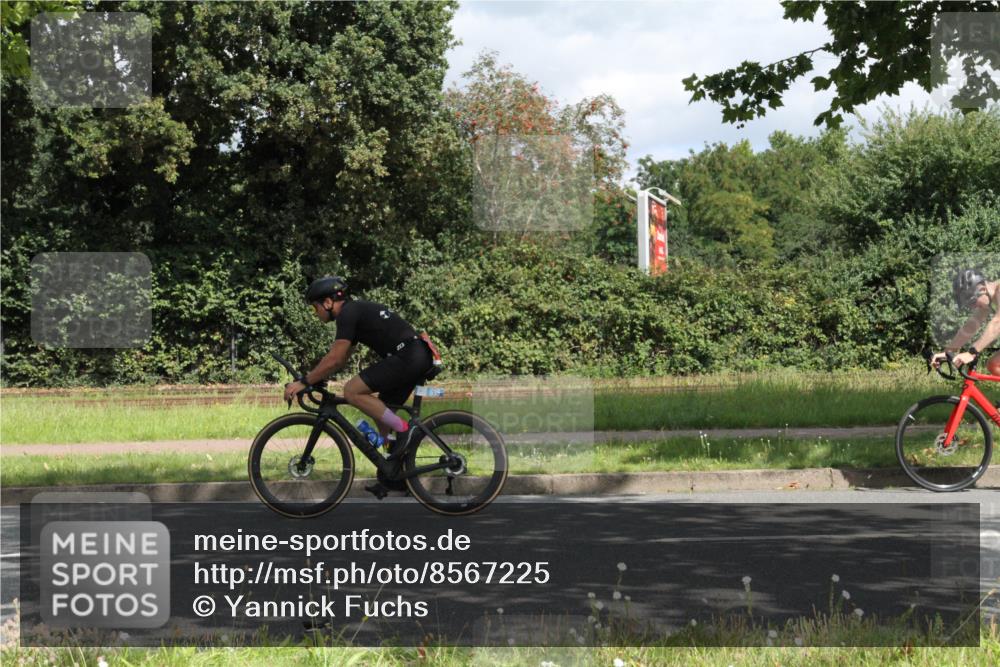 10.08.2025 - GEWOBA Citytriathlon Bremen Yannick Fuchs http://msf.ph/oto/8567225 10.08.2025 12:31:05 Radfahren 621, 692, 753, 801, 1020 meine-sportfotos.de