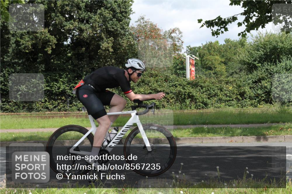 10.08.2025 - GEWOBA Citytriathlon Bremen Yannick Fuchs http://msf.ph/oto/8567235 10.08.2025 12:31:15 Radfahren 575, 616, 621, 630, 692, 753, 801, 894, 905 meine-sportfotos.de