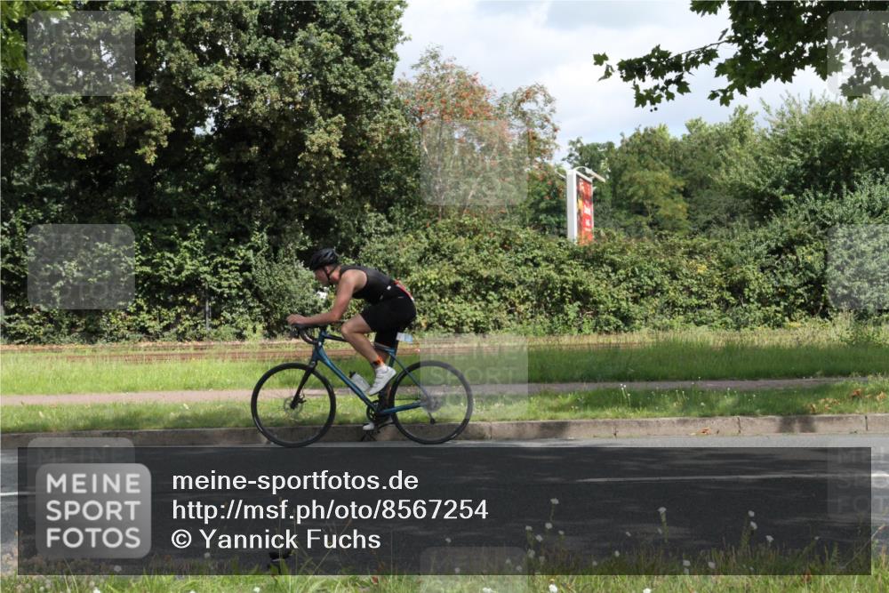 10.08.2025 - GEWOBA Citytriathlon Bremen Yannick Fuchs http://msf.ph/oto/8567254 10.08.2025 12:31:37 Radfahren 564, 616, 649, 654, 655, 666, 667, 788, 793, 863, 894, 905, 950 meine-sportfotos.de