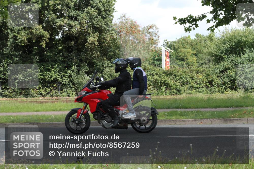 10.08.2025 - GEWOBA Citytriathlon Bremen Yannick Fuchs http://msf.ph/oto/8567259 10.08.2025 12:31:44 Radfahren 552, 564, 615, 627, 649, 654, 655, 666, 667, 788, 793, 863, 950 meine-sportfotos.de