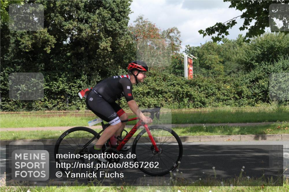10.08.2025 - GEWOBA Citytriathlon Bremen Yannick Fuchs http://msf.ph/oto/8567262 10.08.2025 12:31:53 Radfahren 552, 615, 627, 654, 657, 666, 667, 689, 770, 839, 857, 873, 876, 888, 897 meine-sportfotos.de