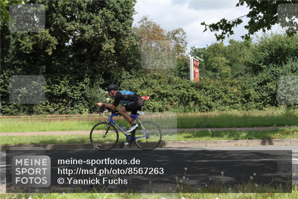 10.08.2025 - GEWOBA Citytriathlon Bremen Yannick Fuchs http://msf.ph/oto/8567263 10.08.2025 12:31:54 Radfahren 552, 615, 627, 654, 657, 666, 667, 689, 770, 838, 839, 857, 873, 876, 888, 897 meine-sportfotos.de