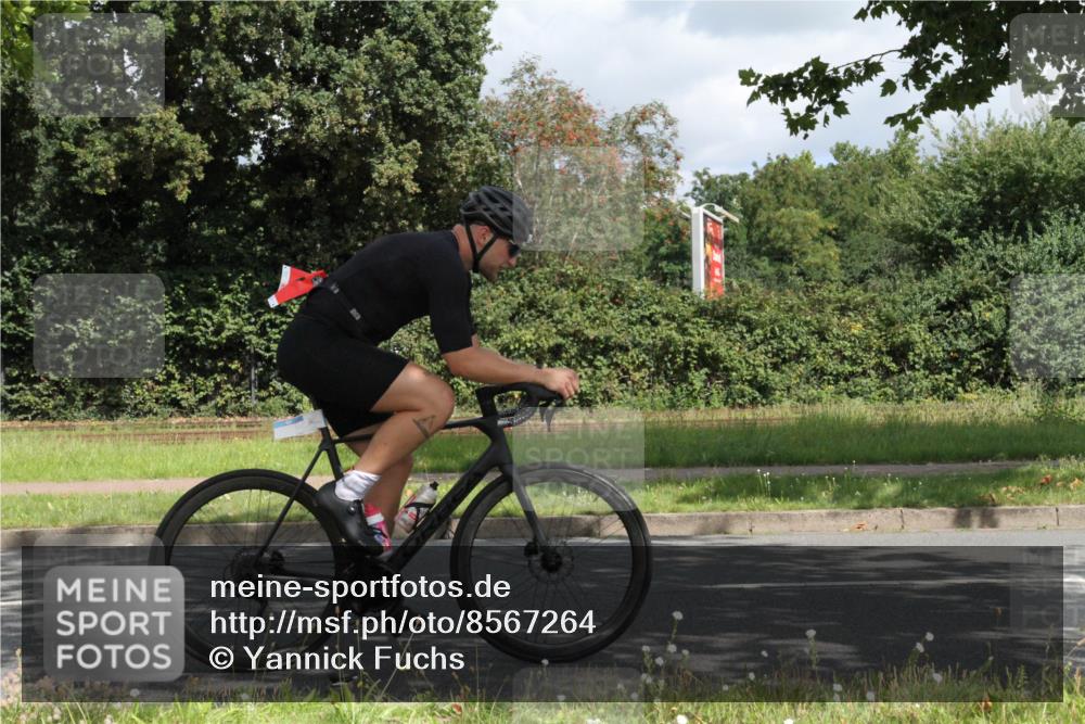 10.08.2025 - GEWOBA Citytriathlon Bremen Yannick Fuchs http://msf.ph/oto/8567264 10.08.2025 12:31:55 Radfahren 552, 615, 627, 657, 666, 667, 689, 770, 838, 839, 857, 873, 876, 888, 897 meine-sportfotos.de