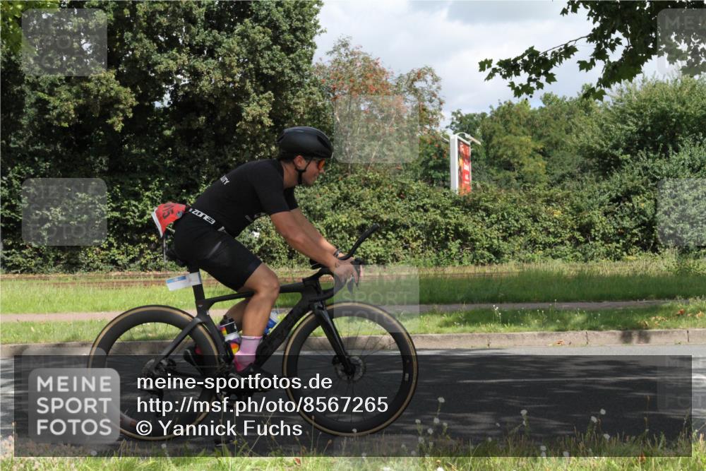 10.08.2025 - GEWOBA Citytriathlon Bremen Yannick Fuchs http://msf.ph/oto/8567265 10.08.2025 12:31:56 Radfahren 552, 615, 627, 657, 666, 667, 689, 770, 838, 839, 857, 873, 876, 888, 897 meine-sportfotos.de