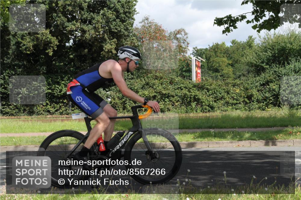 10.08.2025 - GEWOBA Citytriathlon Bremen Yannick Fuchs http://msf.ph/oto/8567266 10.08.2025 12:31:57 Radfahren 552, 615, 627, 657, 666, 667, 689, 770, 806, 838, 839, 857, 873, 876, 888, 897 meine-sportfotos.de