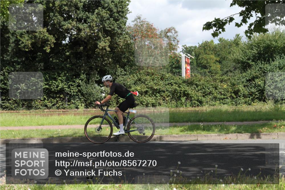 10.08.2025 - GEWOBA Citytriathlon Bremen Yannick Fuchs http://msf.ph/oto/8567270 10.08.2025 12:31:59 Radfahren 552, 615, 627, 657, 666, 667, 689, 770, 806, 838, 839, 857, 873, 876, 888, 897 meine-sportfotos.de